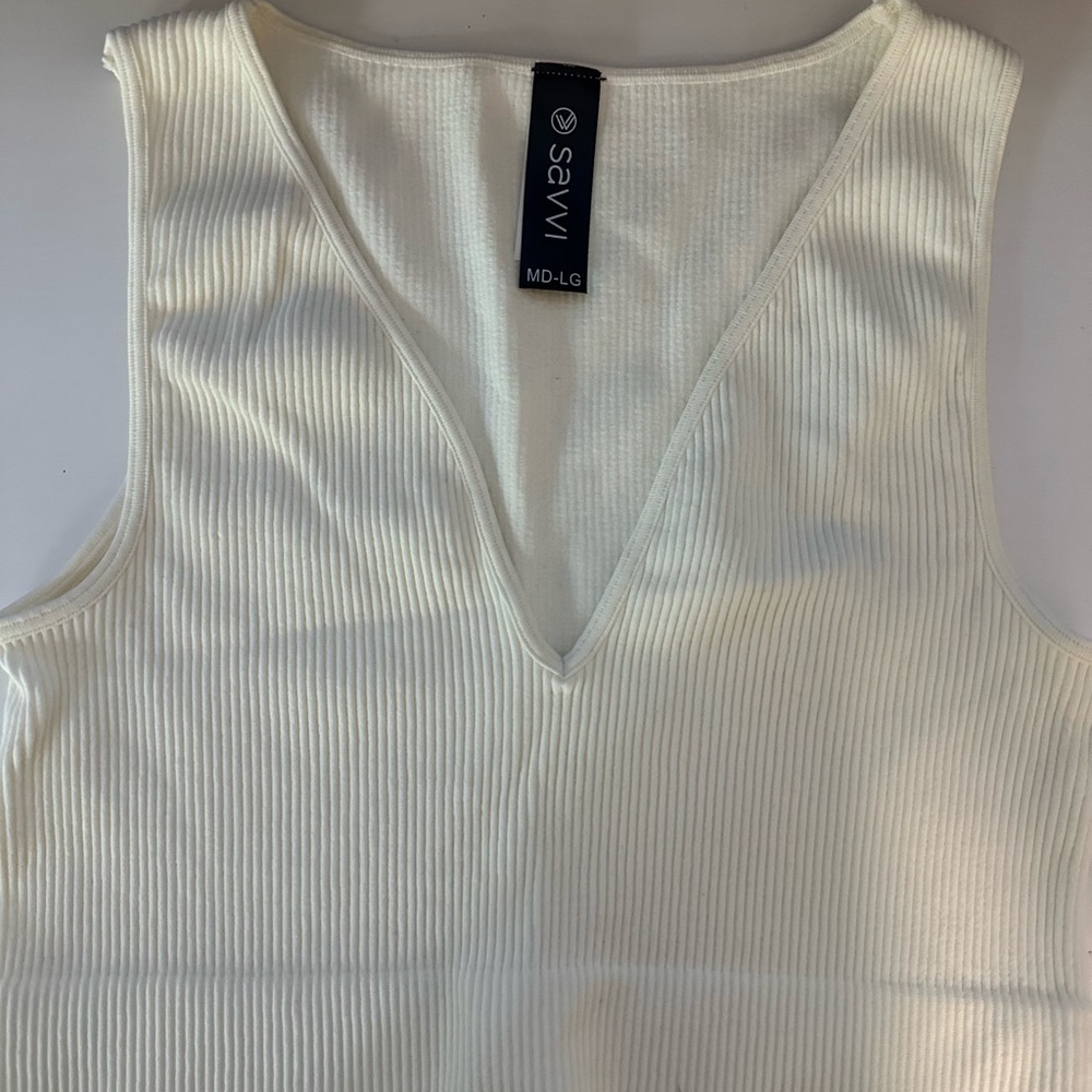 Savvi Seam Women's White Ribbed V-Neck Athletic Top